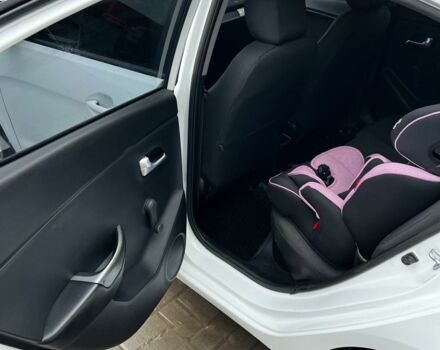 Белый Киа Рио, объемом двигателя 1.4 л и пробегом 106 тыс. км за 8500 $, фото 11 на Automoto.ua