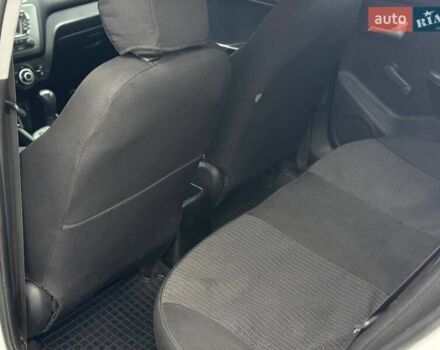 Белый Киа Рио, объемом двигателя 1.4 л и пробегом 190 тыс. км за 7299 $, фото 9 на Automoto.ua