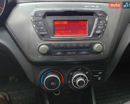 Белый Киа Рио, объемом двигателя 1.4 л и пробегом 250 тыс. км за 7800 $, фото 7 на Automoto.ua