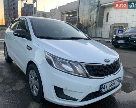 Белый Киа Рио, объемом двигателя 1.4 л и пробегом 216 тыс. км за 8555 $, фото 2 на Automoto.ua