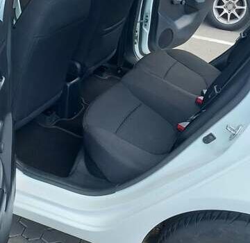 Білий Кіа Ріо, об'ємом двигуна 1.6 л та пробігом 73 тис. км за 9500 $, фото 6 на Automoto.ua