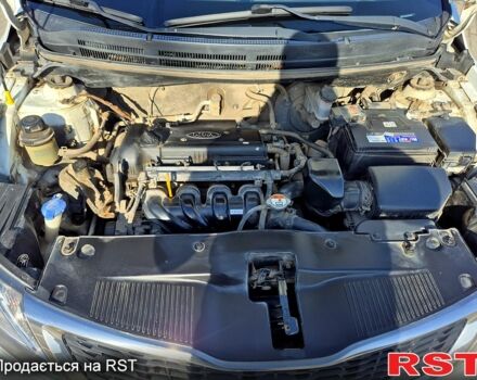Белый Киа Рио, объемом двигателя 1.4 л и пробегом 176 тыс. км за 8499 $, фото 3 на Automoto.ua