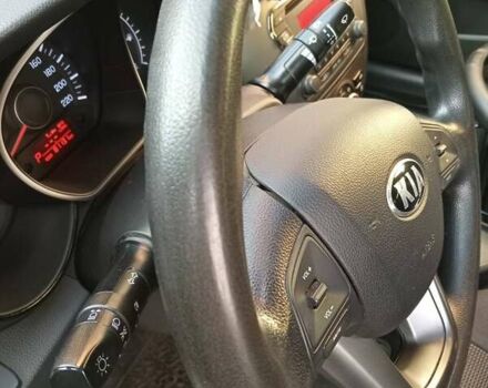 Білий Кіа Ріо, об'ємом двигуна 1.4 л та пробігом 87 тис. км за 8000 $, фото 5 на Automoto.ua