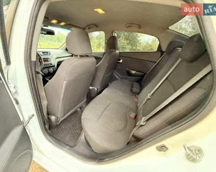 Білий Кіа Ріо, об'ємом двигуна 1.4 л та пробігом 299 тис. км за 5800 $, фото 21 на Automoto.ua