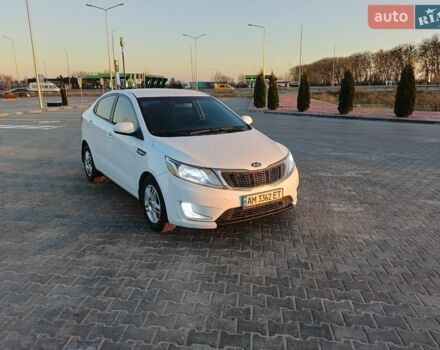 Білий Кіа Ріо, об'ємом двигуна 1.4 л та пробігом 160 тис. км за 7700 $, фото 4 на Automoto.ua