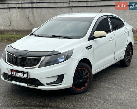 Белый Киа Рио, объемом двигателя 1.4 л и пробегом 246 тыс. км за 6550 $, фото 2 на Automoto.ua