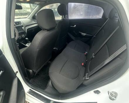 Білий Кіа Ріо, об'ємом двигуна 1.4 л та пробігом 121 тис. км за 8700 $, фото 7 на Automoto.ua