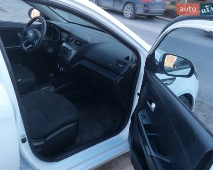 Білий Кіа Ріо, об'ємом двигуна 1.4 л та пробігом 139 тис. км за 7000 $, фото 5 на Automoto.ua