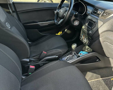 Белый Киа Рио, объемом двигателя 1.4 л и пробегом 214 тыс. км за 8300 $, фото 4 на Automoto.ua
