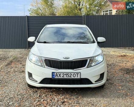 Белый Киа Рио, объемом двигателя 1.4 л и пробегом 299 тыс. км за 6100 $, фото 3 на Automoto.ua