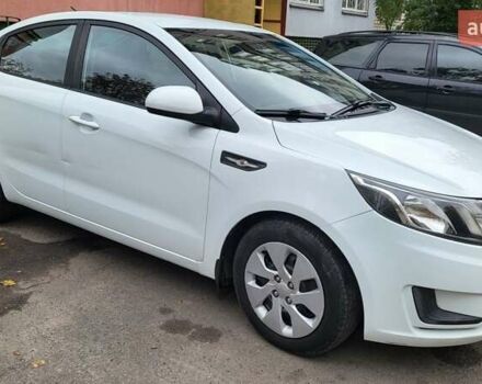 Белый Киа Рио, объемом двигателя 1.4 л и пробегом 153 тыс. км за 8300 $, фото 5 на Automoto.ua