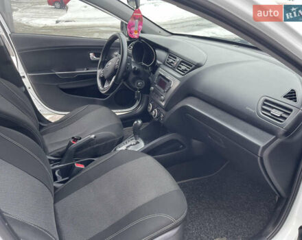 Білий Кіа Ріо, об'ємом двигуна 1.4 л та пробігом 216 тис. км за 7850 $, фото 25 на Automoto.ua
