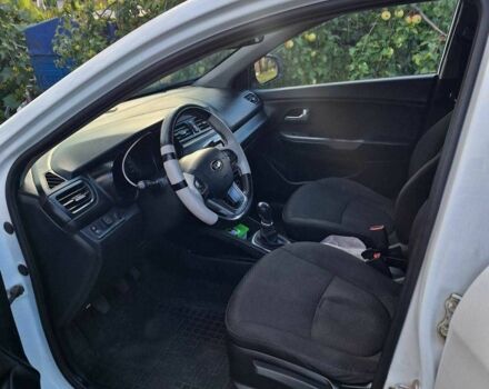 Білий Кіа Ріо, об'ємом двигуна 1.4 л та пробігом 265 тис. км за 5713 $, фото 4 на Automoto.ua