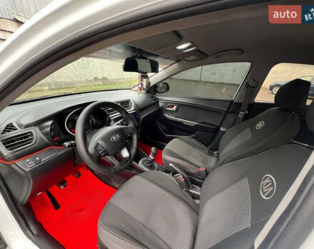 Белый Киа Рио, объемом двигателя 1.4 л и пробегом 246 тыс. км за 6550 $, фото 9 на Automoto.ua