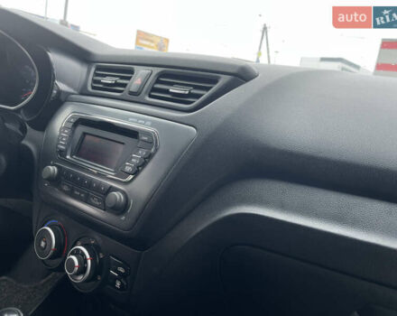 Білий Кіа Ріо, об'ємом двигуна 1.4 л та пробігом 216 тис. км за 7850 $, фото 29 на Automoto.ua