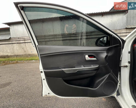 Белый Киа Рио, объемом двигателя 1.4 л и пробегом 246 тыс. км за 6550 $, фото 7 на Automoto.ua