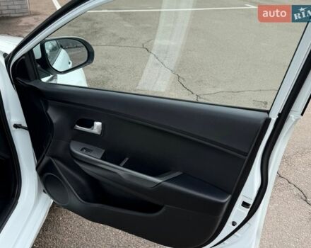 Білий Кіа Ріо, об'ємом двигуна 1.4 л та пробігом 139 тис. км за 8200 $, фото 39 на Automoto.ua