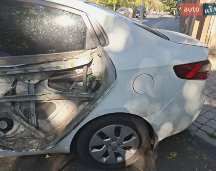 Белый Киа Рио, объемом двигателя 1.4 л и пробегом 108 тыс. км за 4000 $, фото 7 на Automoto.ua