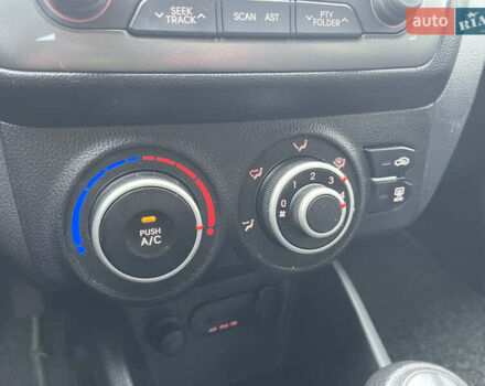 Білий Кіа Ріо, об'ємом двигуна 1.4 л та пробігом 216 тис. км за 7850 $, фото 37 на Automoto.ua