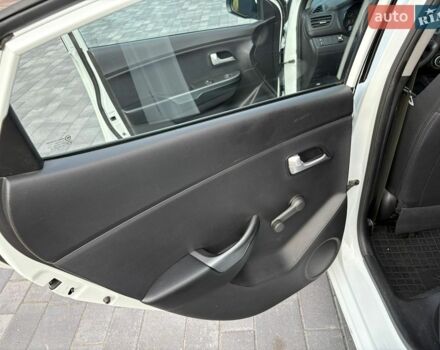 Белый Киа Рио, объемом двигателя 1.4 л и пробегом 157 тыс. км за 6800 $, фото 15 на Automoto.ua