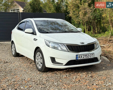 Белый Киа Рио, объемом двигателя 1.4 л и пробегом 299 тыс. км за 6100 $, фото 4 на Automoto.ua