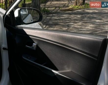 Белый Киа Рио, объемом двигателя 1.4 л и пробегом 176 тыс. км за 7500 $, фото 5 на Automoto.ua