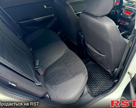 Белый Киа Рио, объемом двигателя 1.6 л и пробегом 0 тыс. км за 7800 $, фото 5 на Automoto.ua