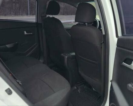 Білий Кіа Ріо, об'ємом двигуна 1.4 л та пробігом 124 тис. км за 7199 $, фото 21 на Automoto.ua