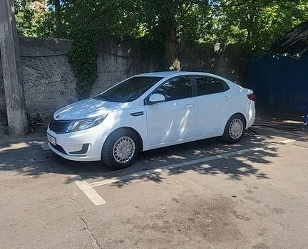 Белый Киа Рио, объемом двигателя 1.4 л и пробегом 237 тыс. км за 6400 $, фото 5 на Automoto.ua
