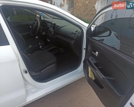 Белый Киа Рио, объемом двигателя 1.4 л и пробегом 156 тыс. км за 6300 $, фото 7 на Automoto.ua