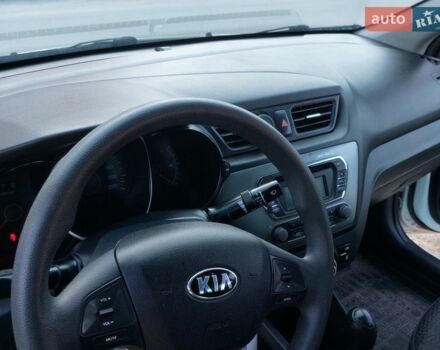 Білий Кіа Ріо, об'ємом двигуна 1.4 л та пробігом 139 тис. км за 7000 $, фото 3 на Automoto.ua