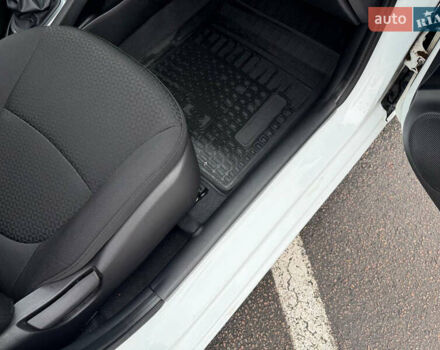 Белый Киа Рио, объемом двигателя 1.4 л и пробегом 23 тыс. км за 9900 $, фото 29 на Automoto.ua