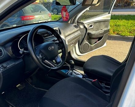 Белый Киа Рио, объемом двигателя 1.4 л и пробегом 214 тыс. км за 8300 $, фото 4 на Automoto.ua