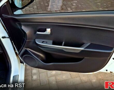 Білий Кіа Ріо, об'ємом двигуна 1.4 л та пробігом 87 тис. км за 8750 $, фото 8 на Automoto.ua