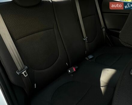 Белый Киа Рио, объемом двигателя 1.4 л и пробегом 176 тыс. км за 7900 $, фото 7 на Automoto.ua