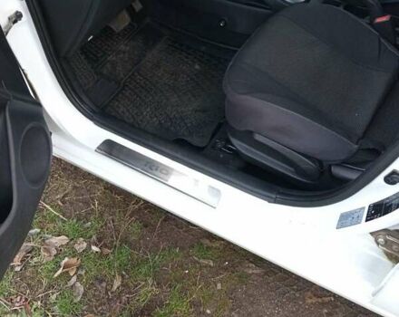 Білий Кіа Ріо, об'ємом двигуна 1.4 л та пробігом 87 тис. км за 8000 $, фото 17 на Automoto.ua