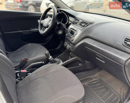 Білий Кіа Ріо, об'ємом двигуна 1.4 л та пробігом 169 тис. км за 5999 $, фото 13 на Automoto.ua