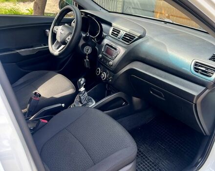 Белый Киа Рио, объемом двигателя 1.4 л и пробегом 260 тыс. км за 6250 $, фото 3 на Automoto.ua