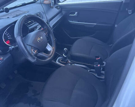Белый Киа Рио, объемом двигателя 1.4 л и пробегом 130 тыс. км за 6900 $, фото 7 на Automoto.ua