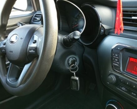 Белый Киа Рио, объемом двигателя 1.4 л и пробегом 214 тыс. км за 7500 $, фото 5 на Automoto.ua