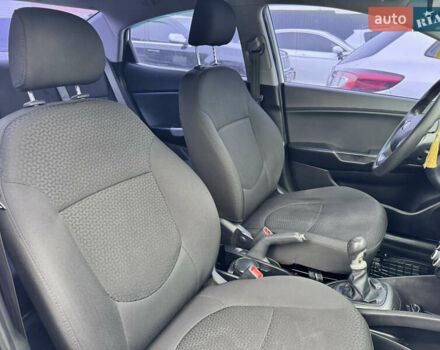 Белый Киа Рио, объемом двигателя 1.4 л и пробегом 162 тыс. км за 7500 $, фото 7 на Automoto.ua