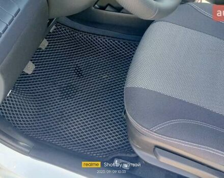 Белый Киа Рио, объемом двигателя 1.4 л и пробегом 83 тыс. км за 10200 $, фото 5 на Automoto.ua