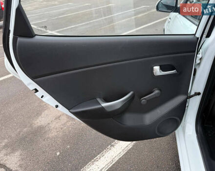 Белый Киа Рио, объемом двигателя 1.4 л и пробегом 23 тыс. км за 9900 $, фото 21 на Automoto.ua