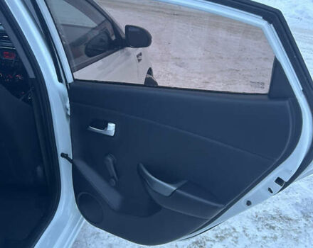 Белый Киа Рио, объемом двигателя 1.4 л и пробегом 130 тыс. км за 6900 $, фото 6 на Automoto.ua