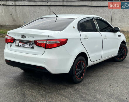 Белый Киа Рио, объемом двигателя 1.4 л и пробегом 246 тыс. км за 6550 $, фото 5 на Automoto.ua