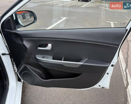 Белый Киа Рио, объемом двигателя 1.4 л и пробегом 23 тыс. км за 9900 $, фото 31 на Automoto.ua