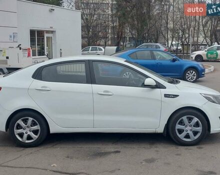 Белый Киа Рио, объемом двигателя 1.4 л и пробегом 340 тыс. км за 6500 $, фото 1 на Automoto.ua