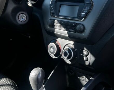 Белый Киа Рио, объемом двигателя 1.4 л и пробегом 176 тыс. км за 7200 $, фото 4 на Automoto.ua