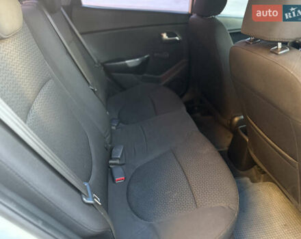 Белый Киа Рио, объемом двигателя 1.4 л и пробегом 185 тыс. км за 6700 $, фото 18 на Automoto.ua