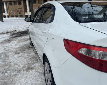 Белый Киа Рио, объемом двигателя 1.4 л и пробегом 178 тыс. км за 7500 $, фото 11 на Automoto.ua